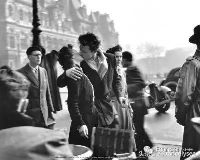 两个中国姑娘的通信:巴黎人很浪漫么?