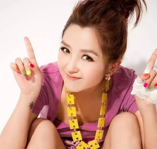 贵州有哪些著名的女明星,贵州最美丽的十大女明星