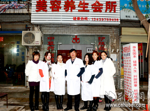 孝昌贫困男子患强制性脊椎炎几欲自杀回乡创业被村医挽救