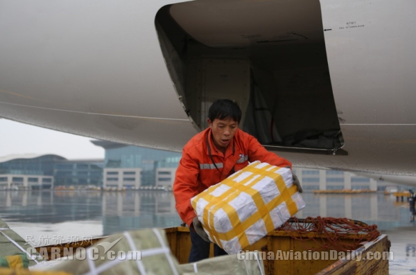 双十一快递物流业迎高峰,双十一快递运输洪峰