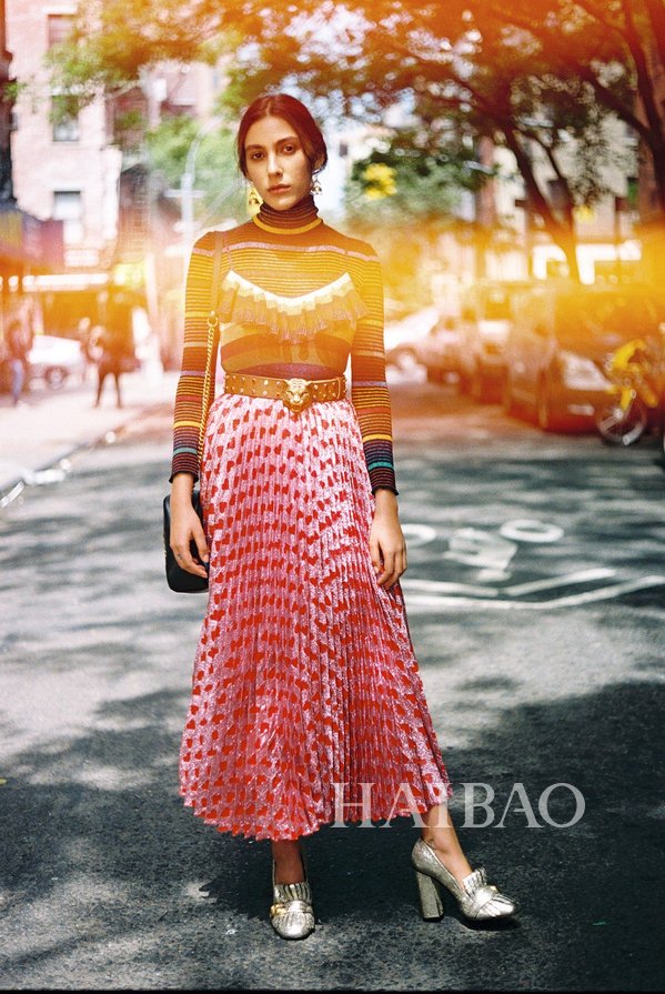 你眼中的基本款毛衣,谁实话还是挺重要的!街拍打卡,原来人人都爱穿这样的毛衣……