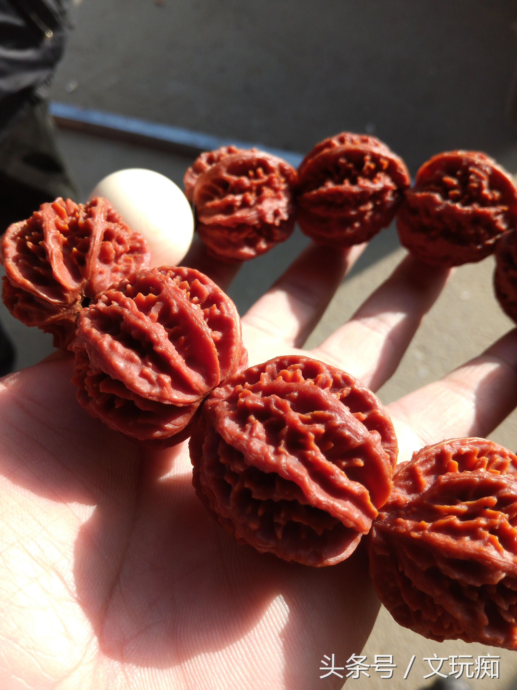 文玩核桃蛤蟆头手串,文玩市场淘核桃手串