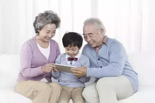 老人宠孩子多了会怎么样,老人宠孩子的教育方法