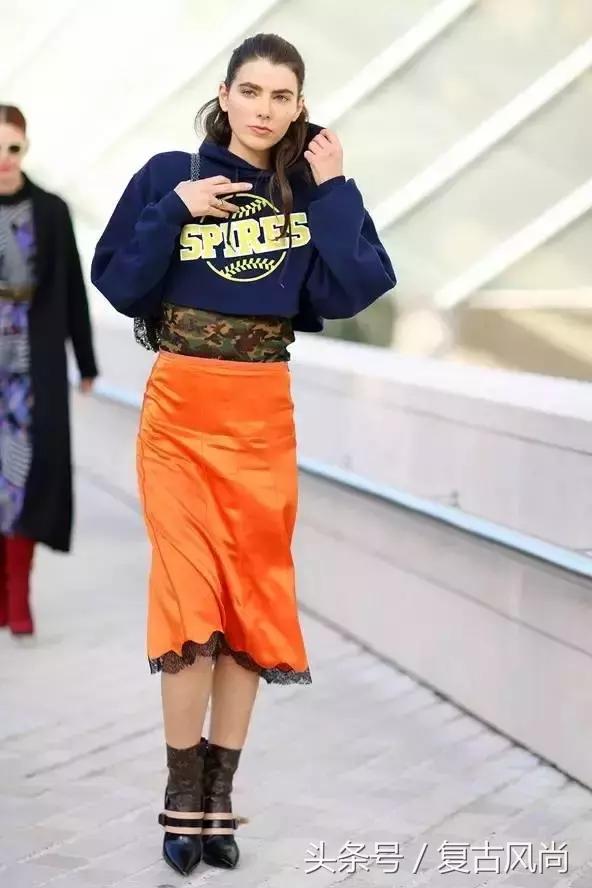 连帽卫衣今年很流行,长款连帽卫衣怎么穿才好看