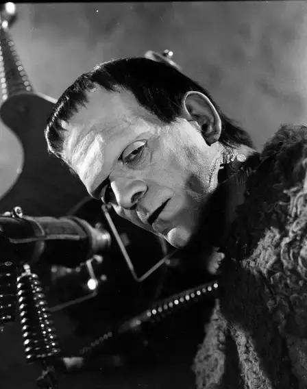 尸体拼凑成的怪物,由无数尸体合成的怪物