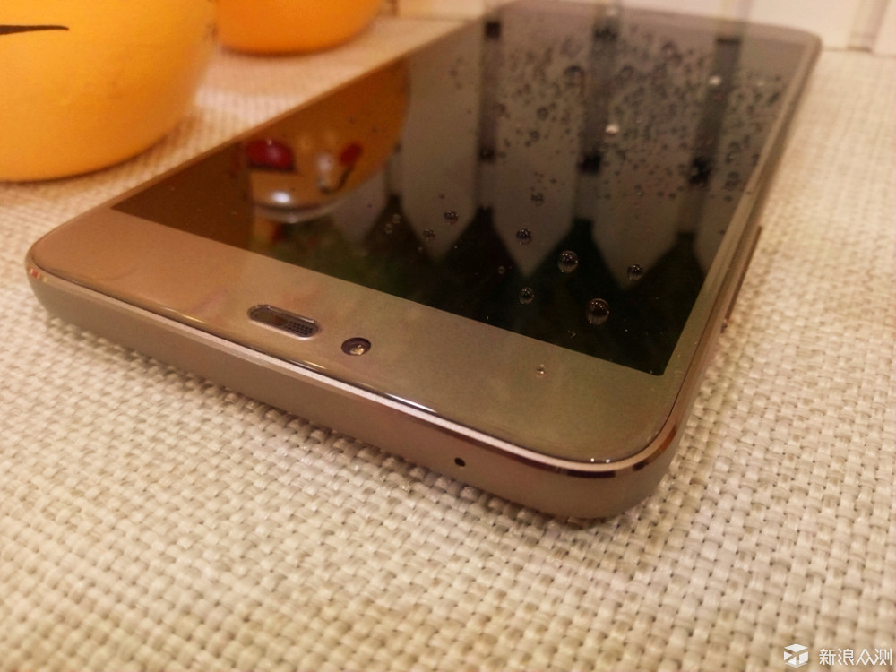 锤子m1是双扬声器吗,锤子m1刚出时多少钱