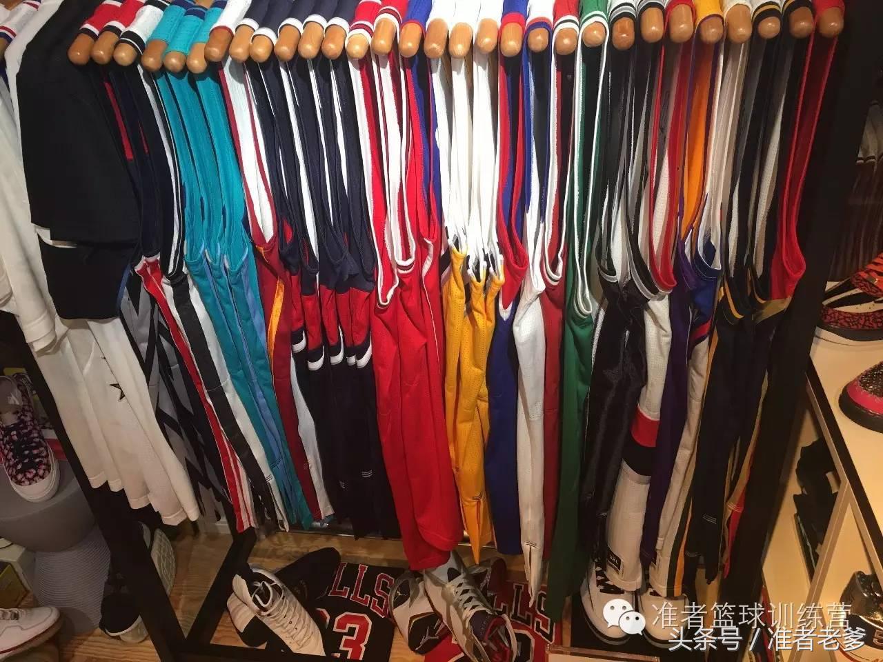 这个大叔的球鞋球衣价值过700万，井上雄彦都想去他家！