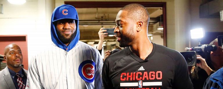 詹姆斯愿赌服输穿上芝加哥小熊队服,“赌棍”韦德“笑Cry”