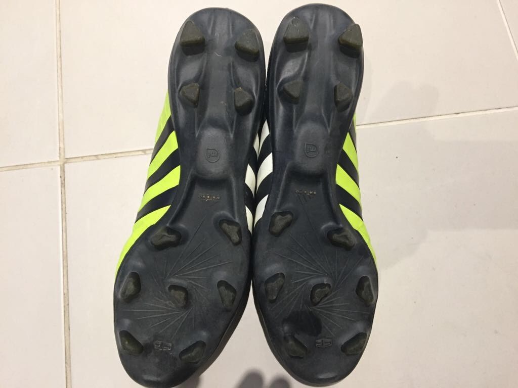 阿迪达斯足球球鞋测评,足球鞋选择nike还是阿迪达斯