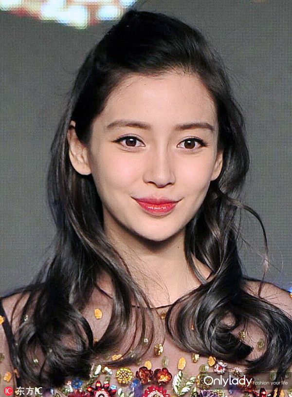 女子花4万块整容把嘴都整歪了,美国女子花76万整容