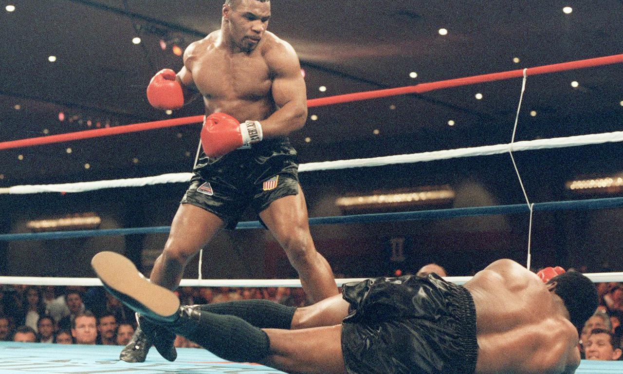 堪比泰森，一龙重拳889磅吓到老外，播求颤抖吧！