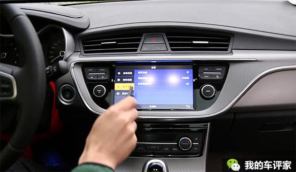 肯定成绩的同时认清自身差距,肯定优点指出不足提出希望