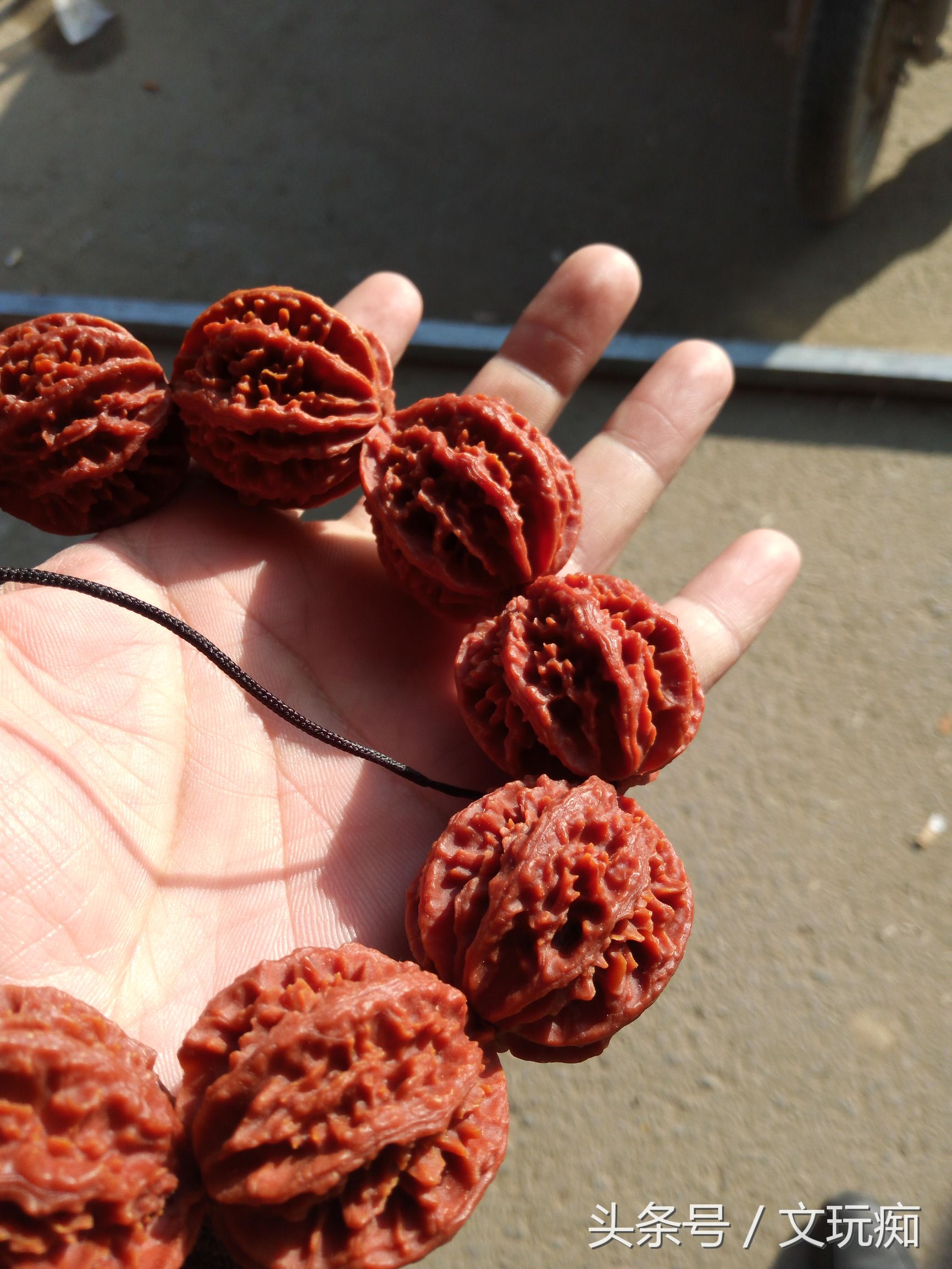 文玩核桃蛤蟆头手串,文玩市场淘核桃手串