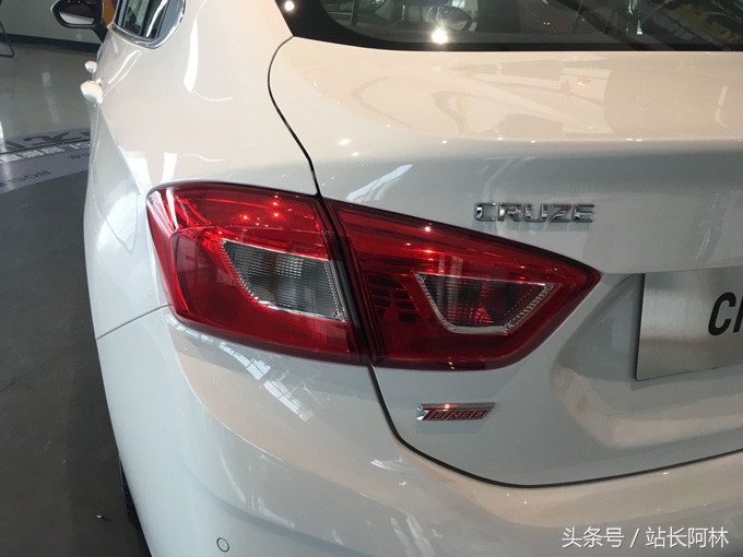 陪朋友去买车,现代悦动和科鲁兹哪个值得买