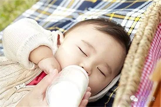 五岁儿童喝配方奶还是成长奶粉好,配方奶奶粉吃到几岁比较合适