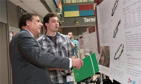 最新鲜!加拿大哪些大学最靠谱?谁实力碾压全场,谁憋屈不服只能垫底,这结果也是有点没想到!