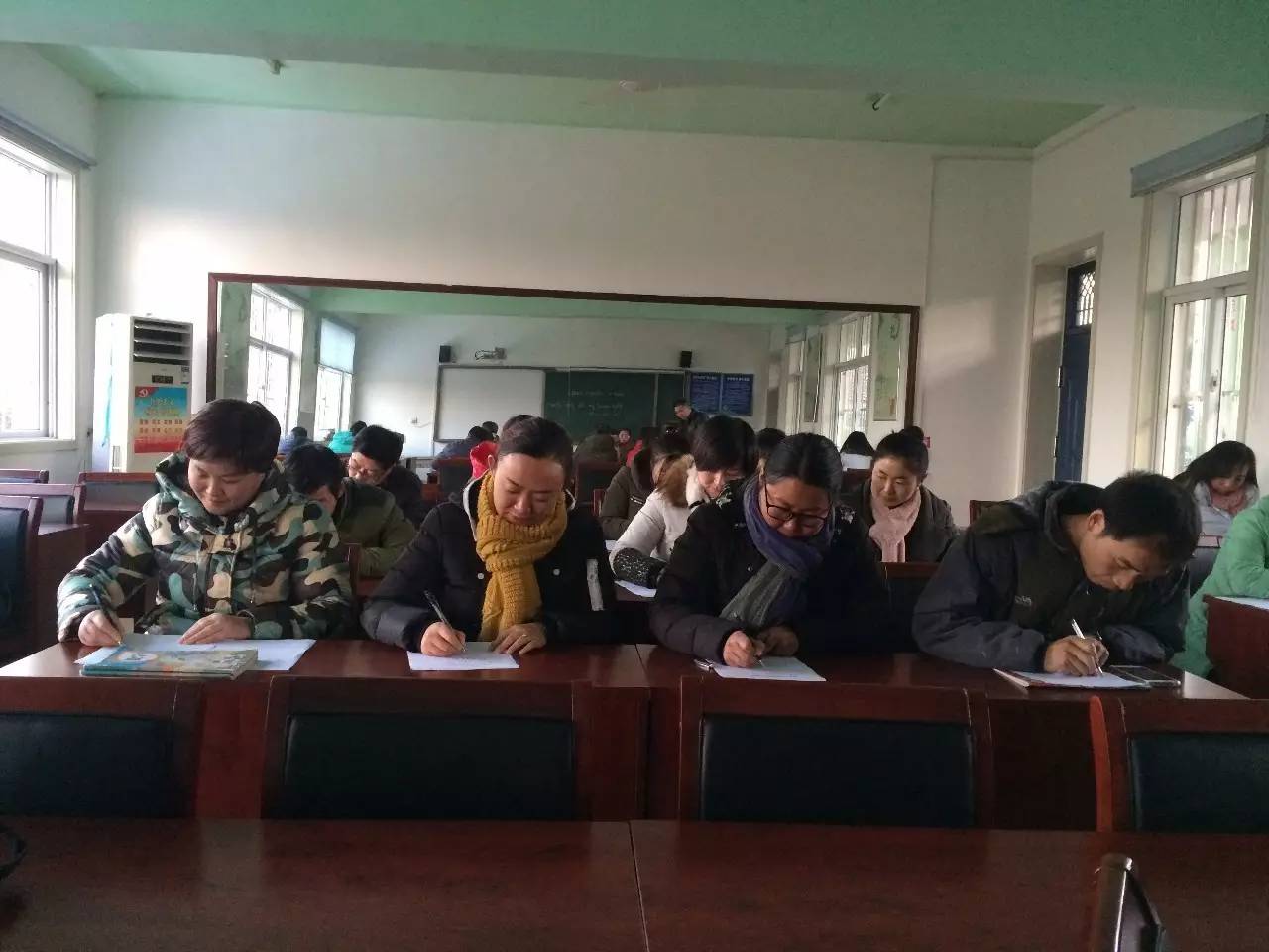 「校园」助教大舞台家长唱主角