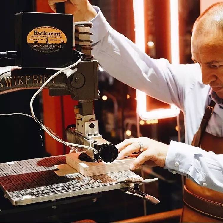 捂紧钱包不乱花,捂紧钱包勒紧裤腰过日子