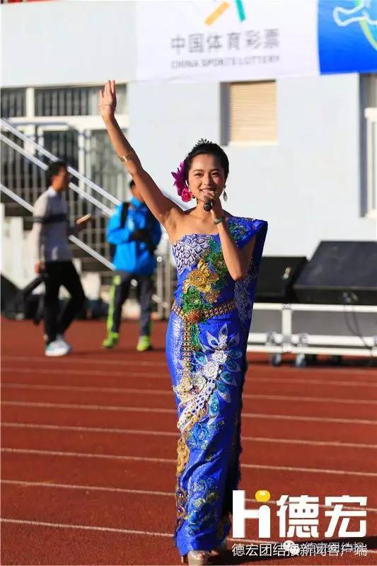 “七彩云南·一带一路”国际足球公开赛芒市开赛