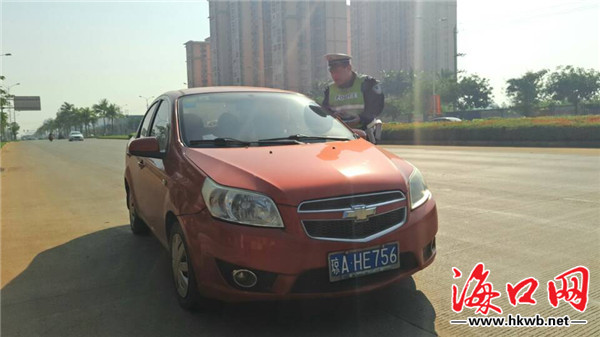 海口车辆违章掉头罚款,海南实施交通违法首例免罚