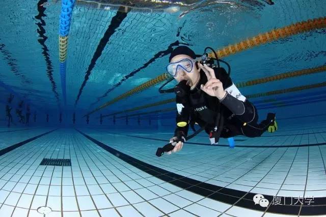 体育微型课游泳,二年级体育公开课攀岩