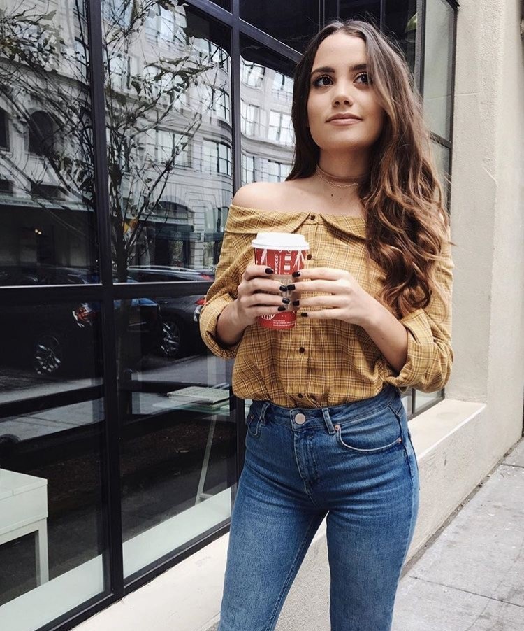 她们成为时尚博主仅仅是会穿？还因为有个会拍照的男友！