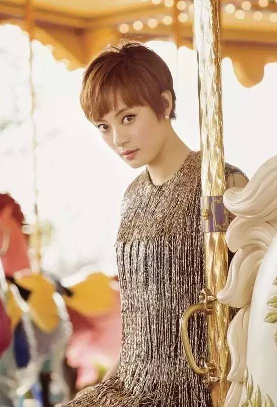 发际线太高怎么办不敢跑步,发际线太高怎样改善杨幂发型