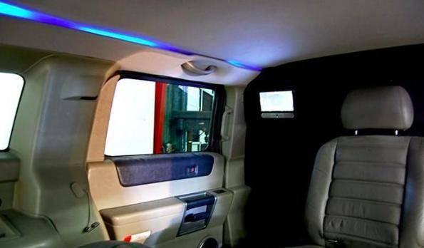 为了省油，车主把100万豪车开出了马车的感觉