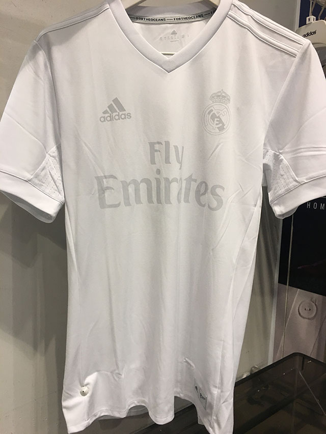 阿迪最新皇马球衣,阿迪达斯拜仁复古球衣