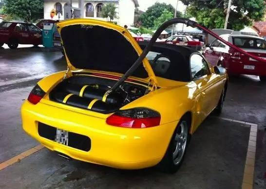 为了省油，车主把100万豪车开出了马车的感觉