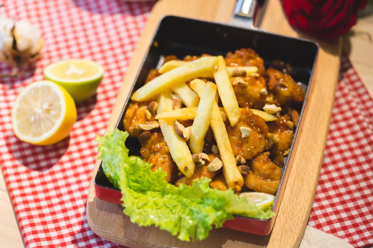 闺蜜聚会去哪好?来「GUMIHO」几个女孩把饰品店开在咖啡馆