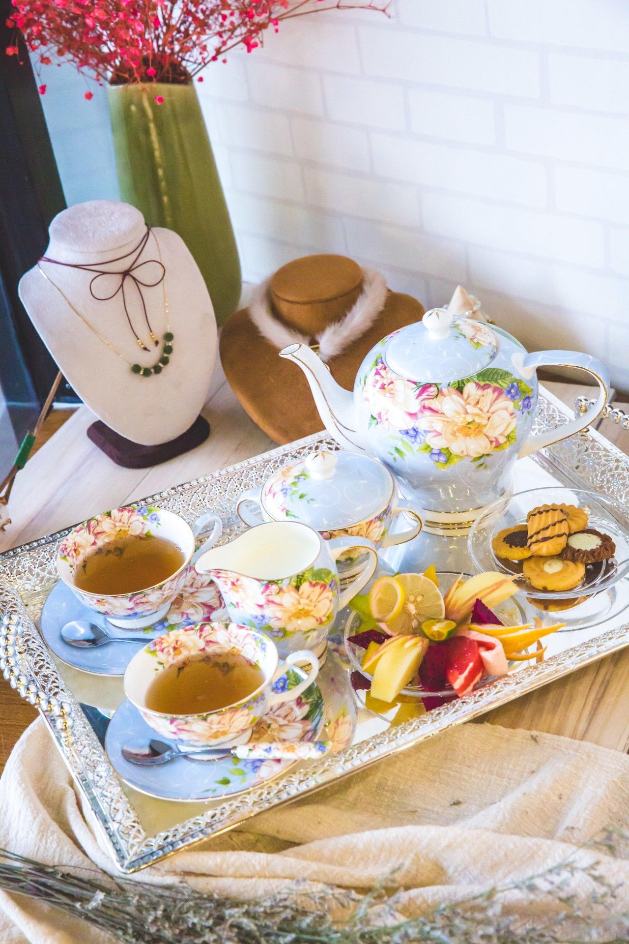 闺蜜聚会去哪好?来「GUMIHO」几个女孩把饰品店开在咖啡馆