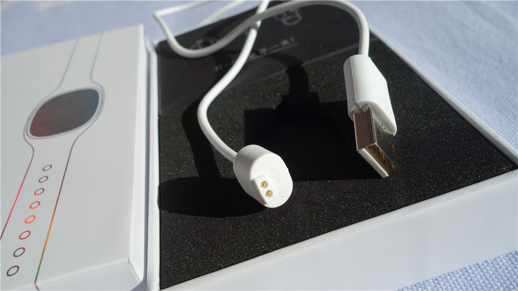 科技引领时尚精致令人折服——心麦XM-O1B1开心手环