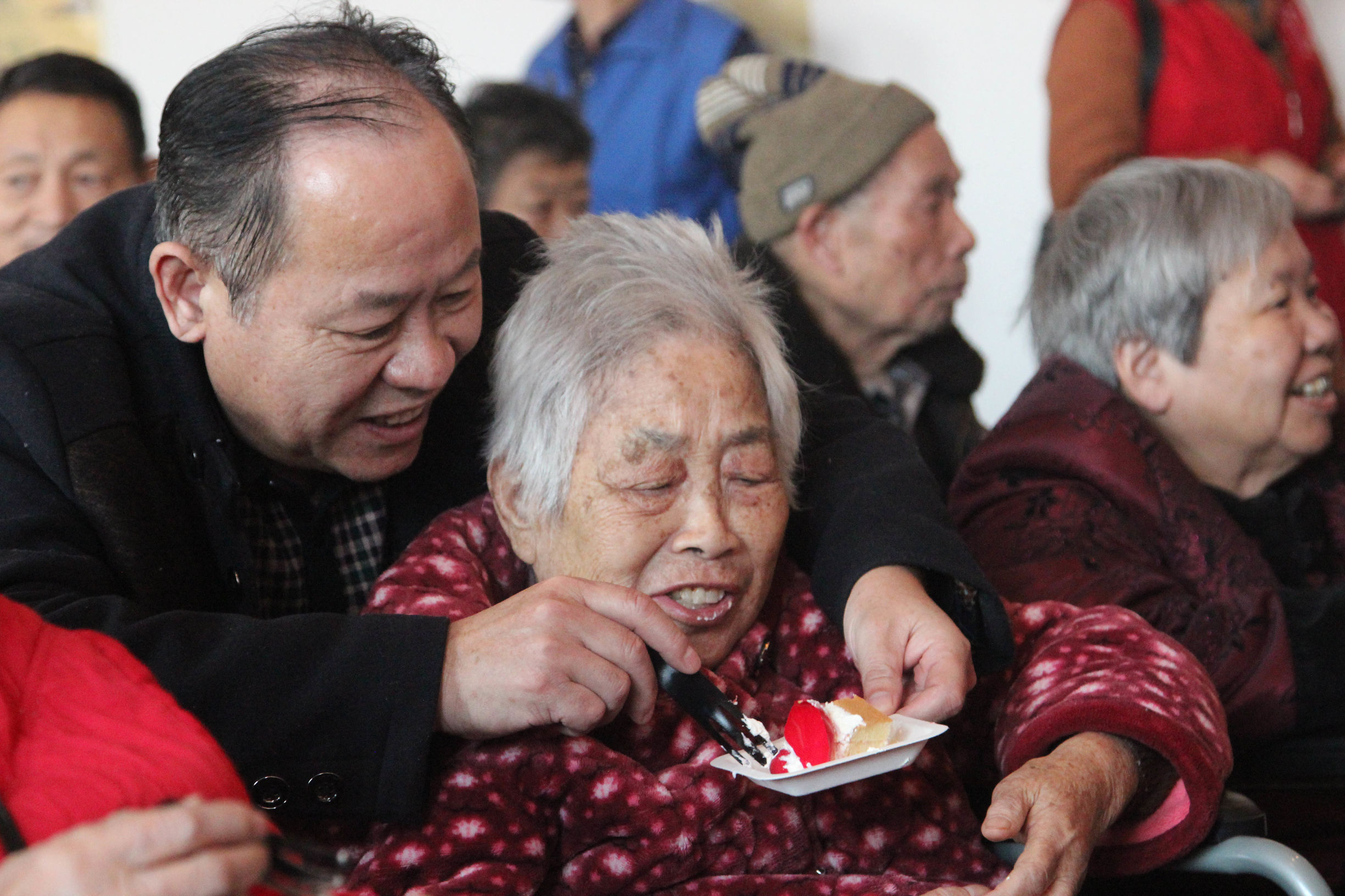 洛阳这家养老院按宾馆标准设置小编带你看享星级待遇养老的老人