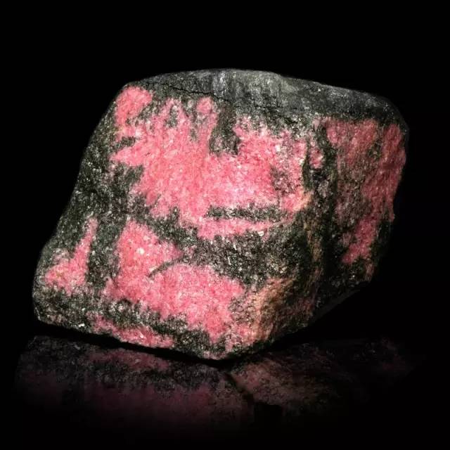 招桃花的红纹石,红纹石哪种贵一点的好