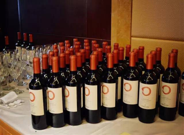 兴泰集团与联想佳沃葡萄酒签约仪式隆重举行