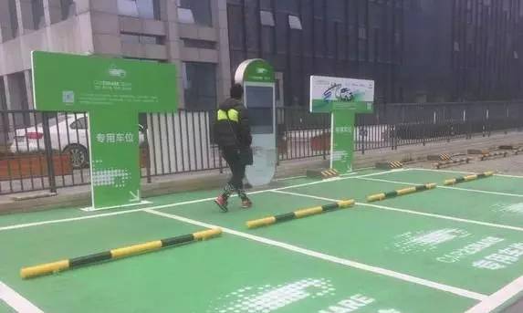 「巴巴掌」什么?共享汽车也来成都了?9.9元就能开走奔驰Smart!