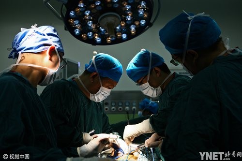 母亲含泪捐献儿子器官救6人,母亲捐肾救子儿子重获新生