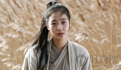 《鬼怪》开播，新老公已换！看单眼皮萝莉新娘如何扑倒鬼怪孔侑大叔！