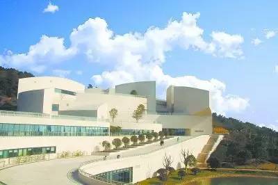 五千美女奔跑在山水画廊中是怎样一种感受？今天无锡又有一场马拉松，连奥运冠军都来啦！