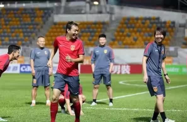 冯潇霆临沂足球大使,冯潇霆夫人临沂人