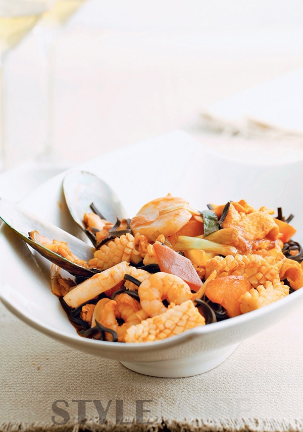 痘痘长得特别多吃什么比较合适,脸上痘痘饮食注意哪些