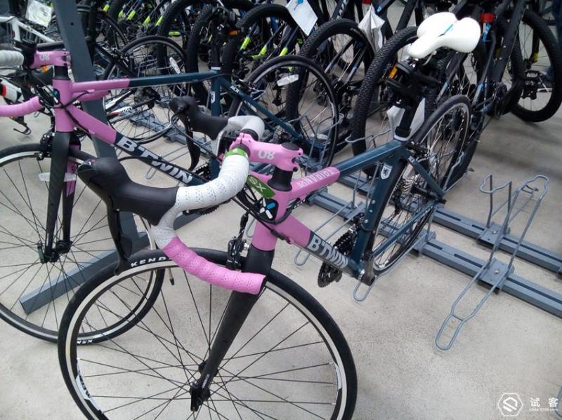 谁说“老人机”不时尚,21克手机给父母最温馨的时尚体验