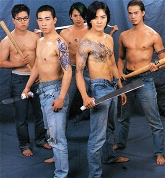 香港这位老戏骨，拿过足球冠军、金牌，拥有国际教练文凭却来演戏