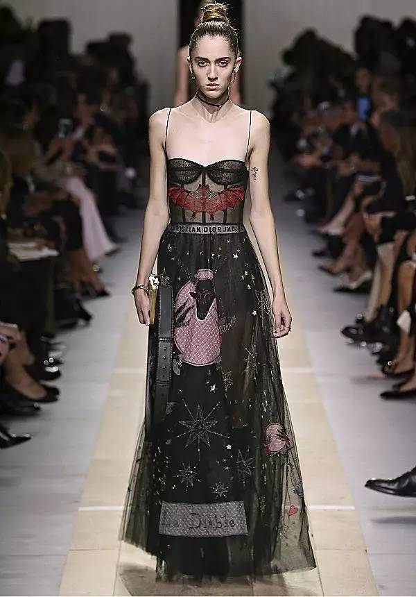 迪奥三十岁的年龄适合色号,迪奥30岁女士