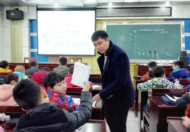 载知行万里辩声满校园