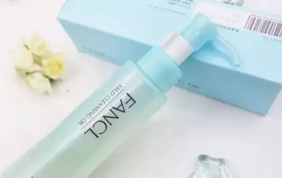 推荐一下最近很火的护肤品 (最近朋友推荐一款很好用的护肤品)