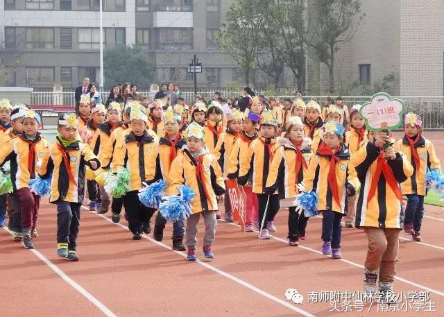 夹球接力跑亲子运动会,亲子运动会小中大