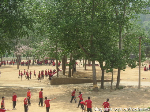 河南登封塔沟武校万人表演直播,河南郑州登封塔沟武术学校打山门