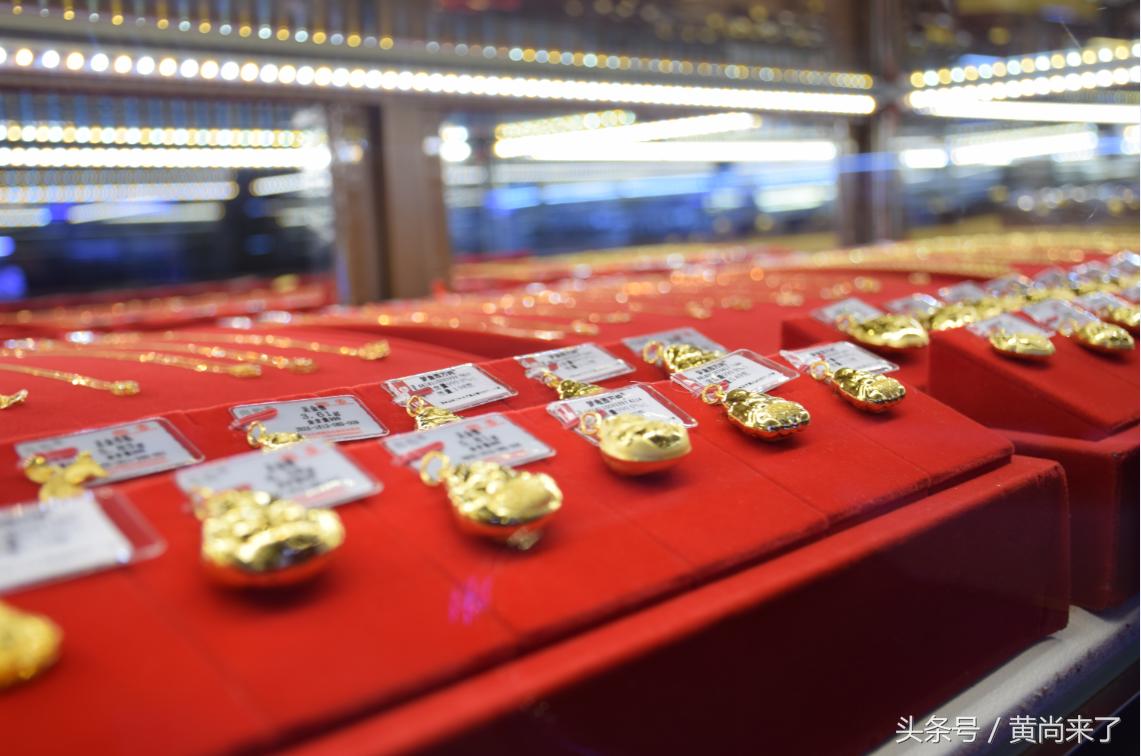 马上圣诞，老婆的礼物也不能拖着，于是尚韵珠宝成为了最佳选择！